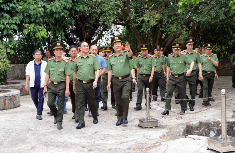 Bộ Công an bàn giao kinh phí xây dựng 500 căn nhà tặng các hộ khó khăn tại tỉnh Cà Mau -0