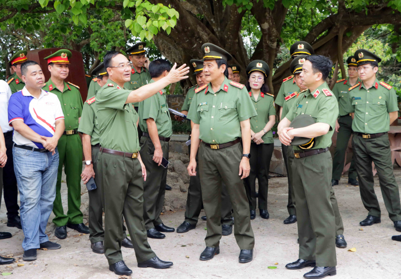 Bộ Công an bàn giao kinh phí xây dựng 500 căn nhà tặng các hộ khó khăn tại tỉnh Cà Mau -1