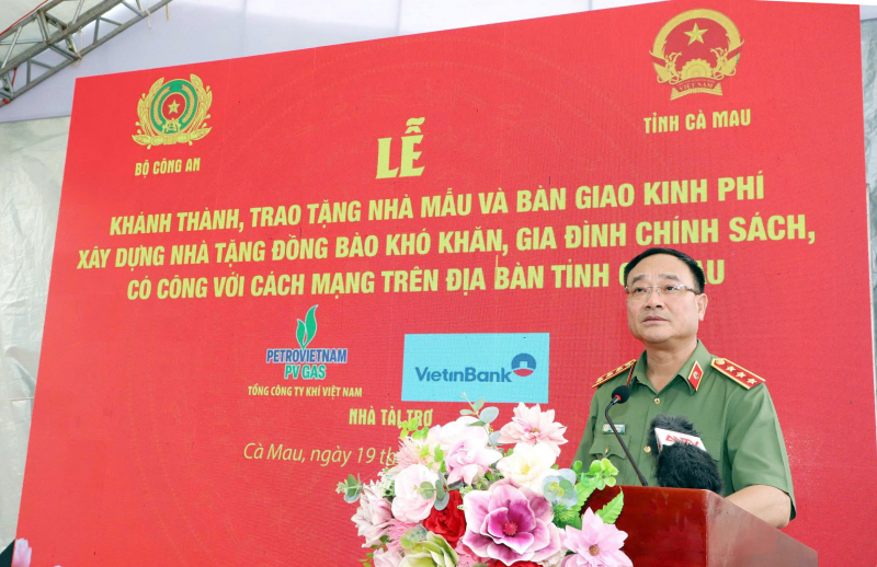 Bộ Công an bàn giao kinh phí xây dựng 500 căn nhà tặng các hộ khó khăn tại tỉnh Cà Mau -0