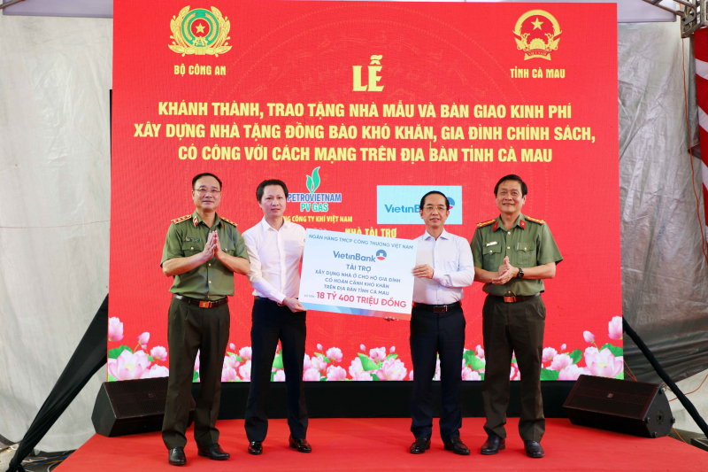 Bộ Công an bàn giao kinh phí xây dựng 500 căn nhà tặng các hộ khó khăn tại tỉnh Cà Mau -1