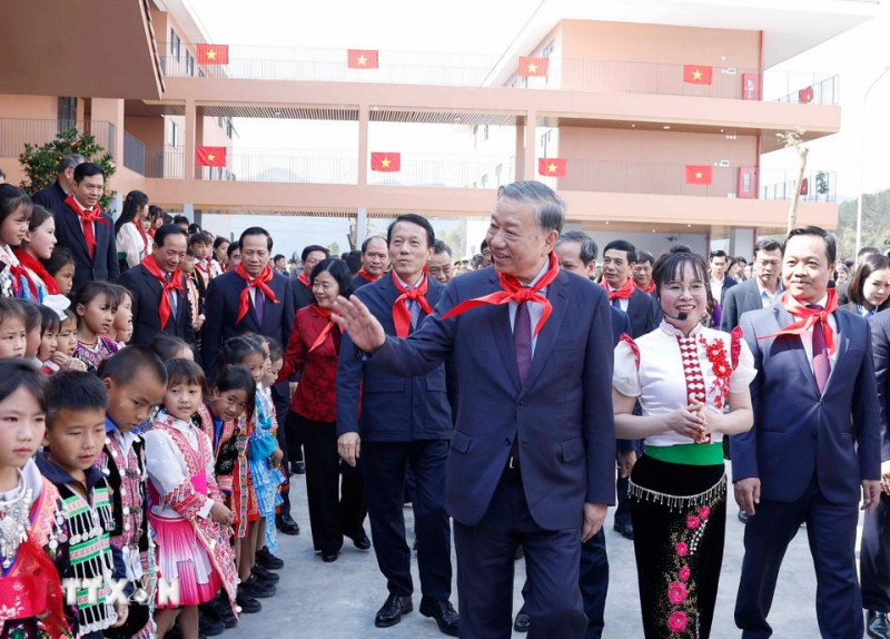 Tổng Bí thư: Đưa Trường Phổ thông nội trú thành 