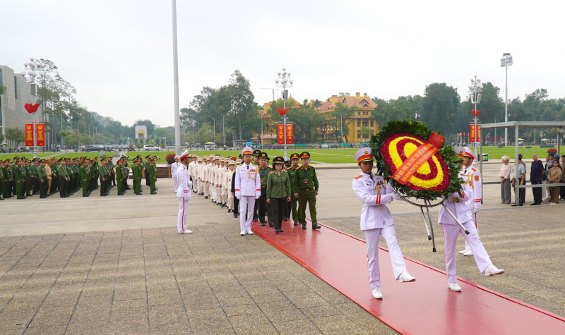 Đoàn đại biểu tuổi trẻ CAND vào Lăng viếng Chủ tịch Hồ Chí Minh -2