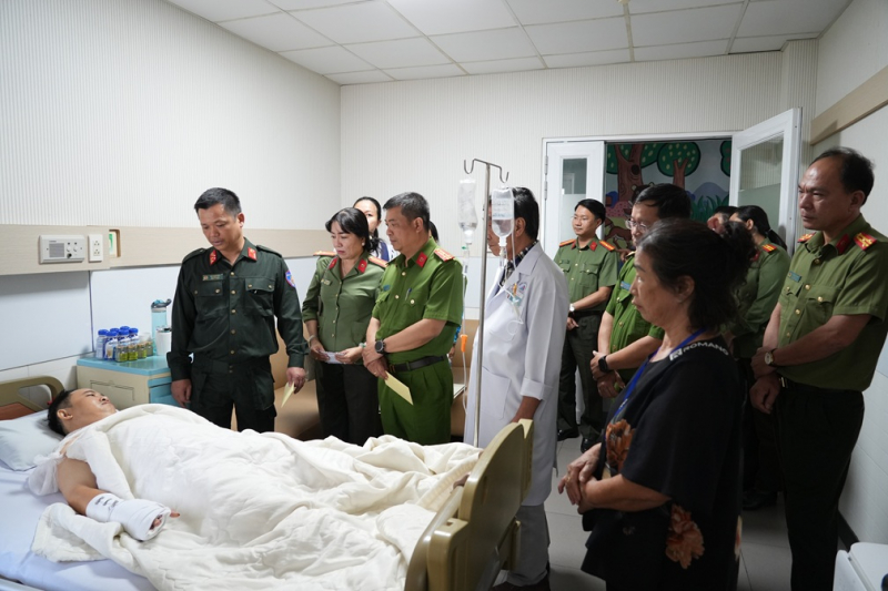 Khẩn trương xử lý vụ cán bộ Công an bị người nước ngoài đâm trọng thương -0