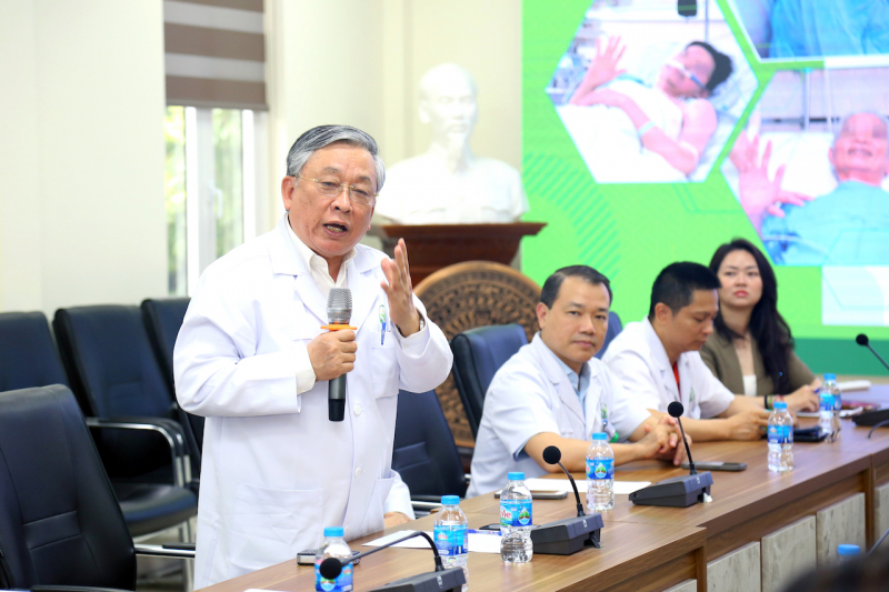 Người đầu tiên ở Việt Nam ghép đồng thời tim - gan và hiến gan cứu sống bệnh nhân ung thư -0