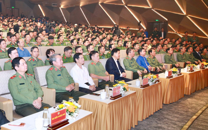 “Ngọn lửa tiên phong” - biểu tượng của tinh thần sẵn sàng dấn thân vì bình yên cuộc sống -0