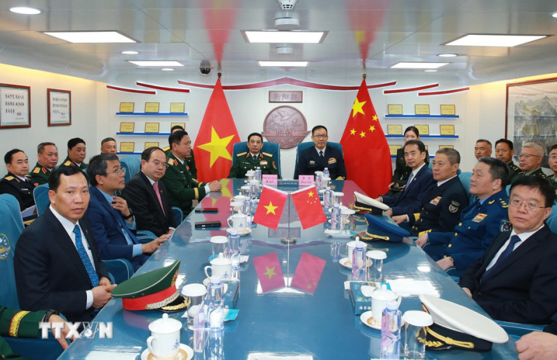 Giao lưu hữu nghị Quốc phòng biên giới Việt-Trung tại Trung Quốc -0