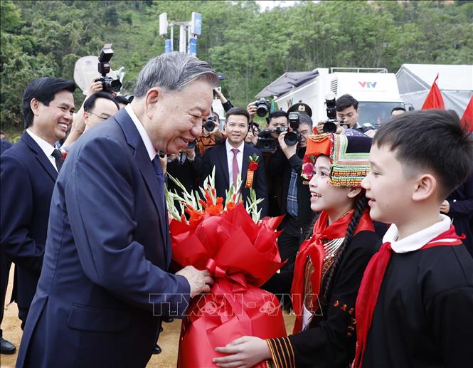 Khởi công đồng loạt 121 trường nội trú liên cấp tại các xã biên giới đất liền -0