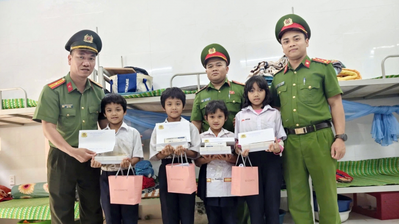 Điểm tựa bình yên từ sự xung kích của tuổi trẻ Công an cơ sở -0