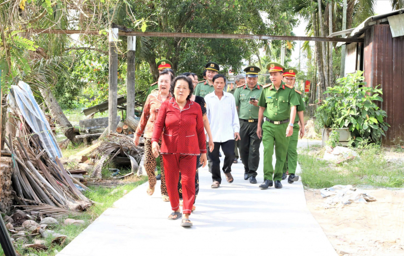 Con đường thắm tình quân dân -0