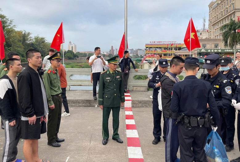 Trục xuất 7 đối tượng người Trung Quốc nhập cảnh trái phép -0