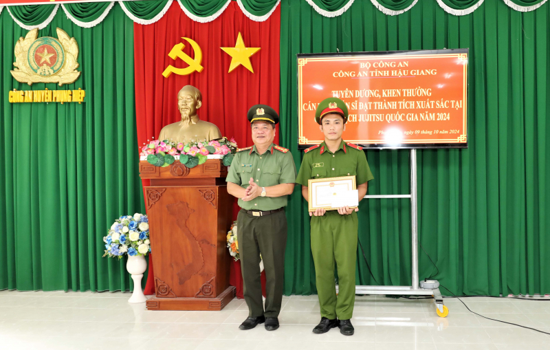 Từ chiến sĩ nghĩa vụ đến gương mặt trẻ Công an tiêu biểu toàn quốc -0