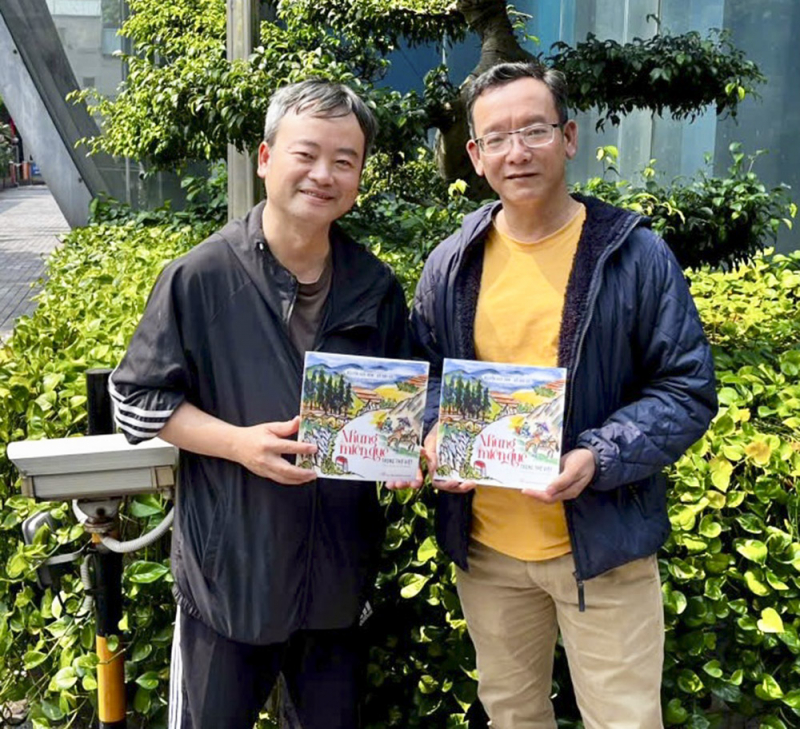 nhà van ð- anh vu (trái) và nhà van nguy-n hoài nam.jpg -1