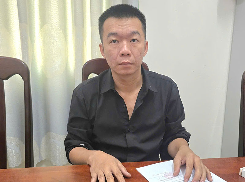 Thêm một đối tượng trong vụ dàn cảnh lừa bán thiên thạch ra đầu thú -0