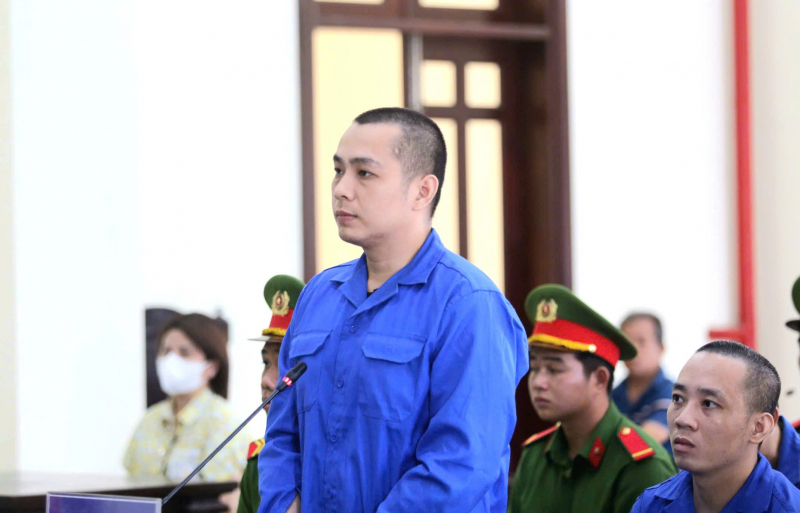 Cùng đồng bọn giả danh Công an lên kịch bản cướp gần 2,3 triệu USD của mẹ ruột -0