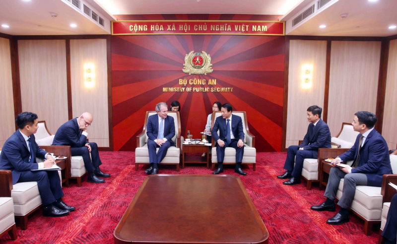 Minister Luong Tam Quang meets with Rosen Partners CEO -0