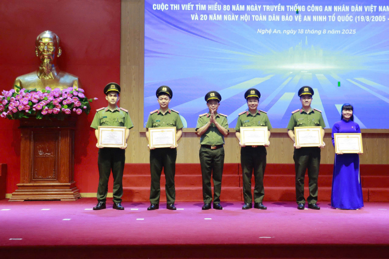 Đại uý Nguyễn Cảnh Tùng: Cán bộ tham mưu đam mê công tác Đoàn -0