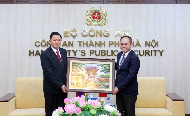 Đoàn đại biểu cấp cao Bộ Công an Lào thăm và làm việc với Công an thành phố Hà Nội -0