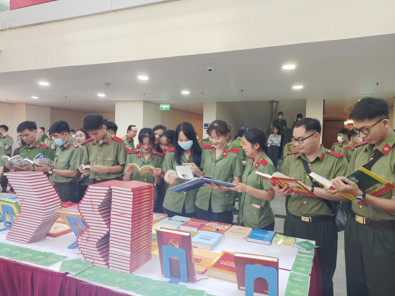 Đa dạng hoạt động Ngày Sách và Văn hóa đọc trong Công an nhân dân -0