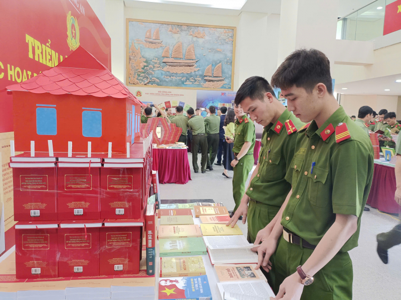Đa dạng hoạt động Ngày Sách và Văn hóa đọc trong Công an nhân dân -0