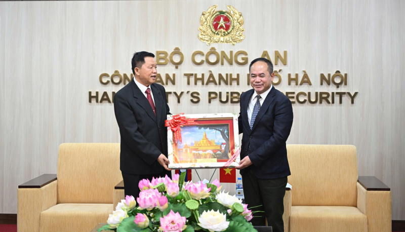 Đoàn đại biểu cấp cao Bộ Công an Lào thăm và làm việc với Công an thành phố Hà Nội -0