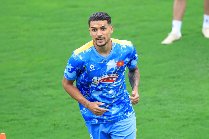 Đỗ Hoàng Hên: Tôi tự hào khi được khoác áo ĐTQG Việt Nam -0