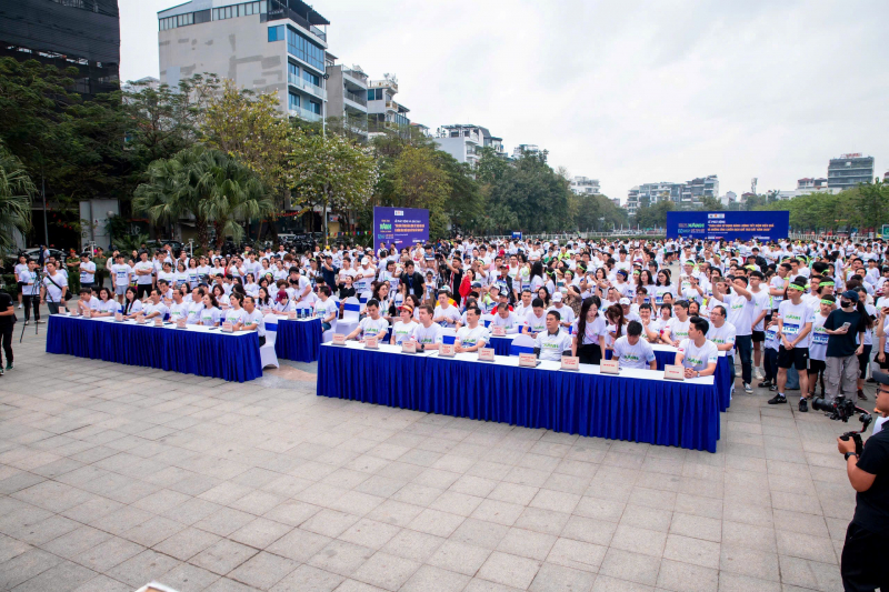 2.000 người chạy hưởng ứng sử dụng năng lượng tiết kiệm, Chiến dịch Giờ Trái đất -0