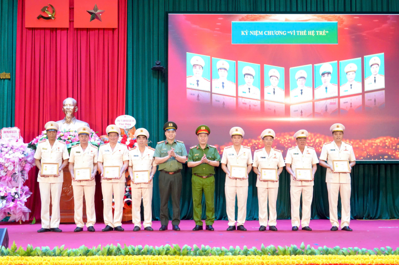 Các thế hệ đoàn viên chia sẻ kinh nghiệm công tác giáo dục, cải tạo phạm nhân -0