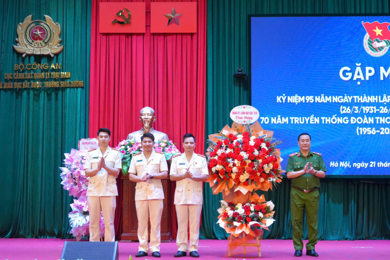 Các thế hệ đoàn viên chia sẻ kinh nghiệm công tác giáo dục, cải tạo phạm nhân -0