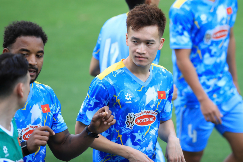 ĐTQG Việt Nam tiếp tục nhận thêm quân, Xuân Son có dấu hiệu đáng ngại -0