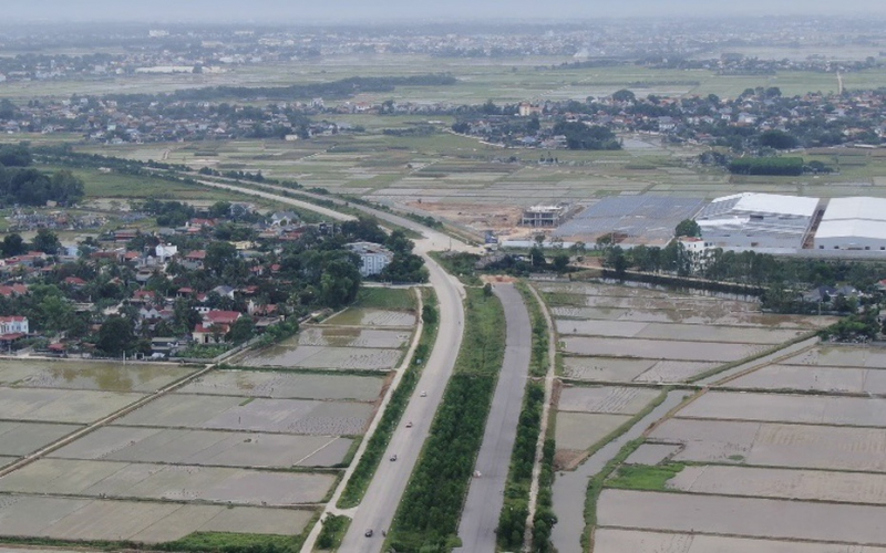 hinh1_toàn cảnh dự án nghìn tỷ nối tp.thanh hóa và sân bay thọ xuân nhìn từ trên cao..jpg -0