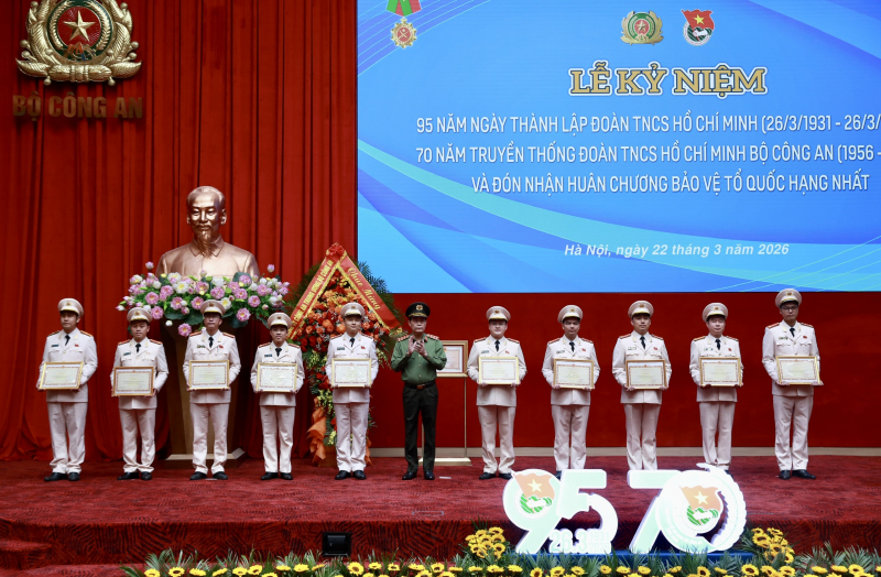 Đoàn Thanh niên Bộ Công an đón nhận Huân chương Bảo vệ Tổ quốc hạng Nhất -0