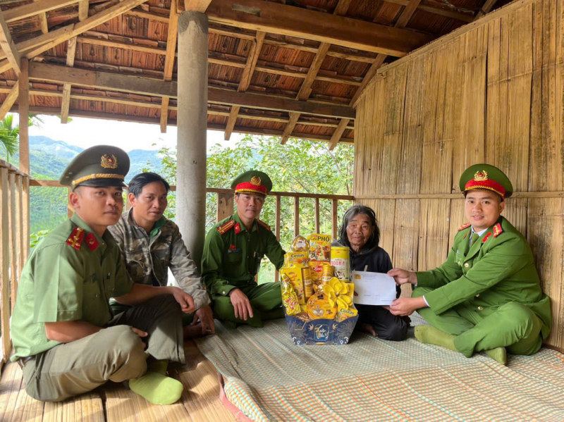“Gần dân nhất” để hoàn thành tốt nhiệm vụ người cán bộ Công an xã ở vùng cao -0