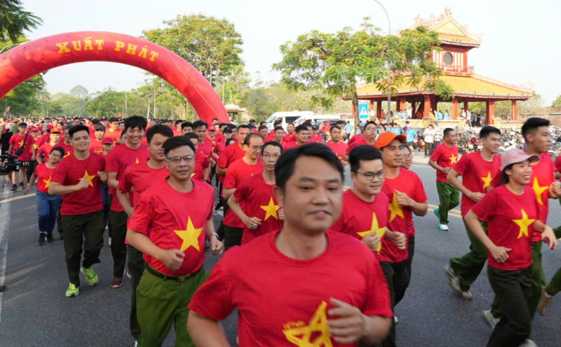 Hơn 1.000 cán bộ, chiến sĩ Công an TP Huế tham gia Ngày chạy Olympic vì sức khỏe toàn dân  -0