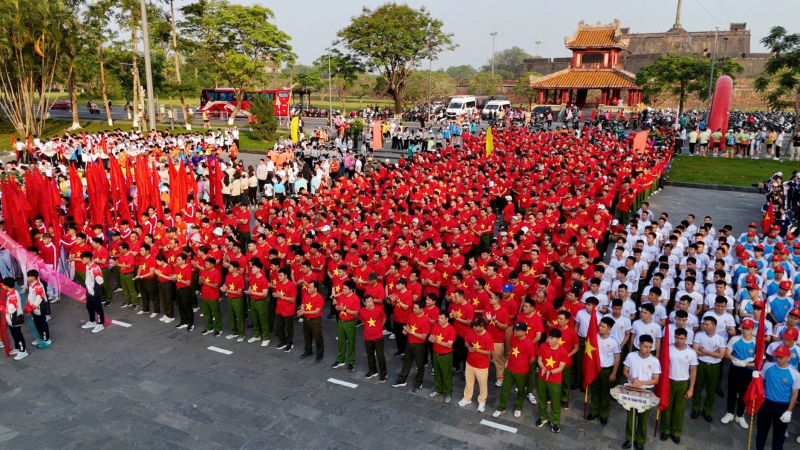 Hơn 1.000 cán bộ, chiến sĩ Công an TP Huế tham gia Ngày chạy Olympic vì sức khỏe toàn dân  -0