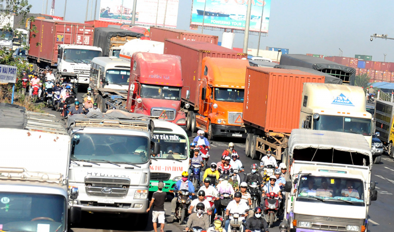 Siết việc kiểm soát giá cước vận tải thời điểm giá xăng, dầu tăng cao  -0