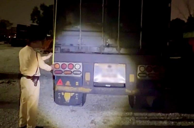 Container “cắt nóc” chở quá tải gần 50% -0