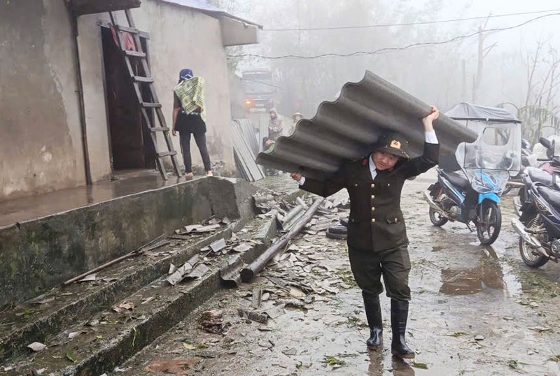 Khẩn trương hỗ trợ nhân dân khắc phục hậu quả thiên tai, mưa đá ở Tuyên Quang -0