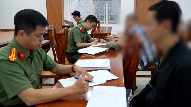 Công an TP Hồ Chí Minh tiếp nhận công dân bị trục xuất từ Hoa Kỳ -1