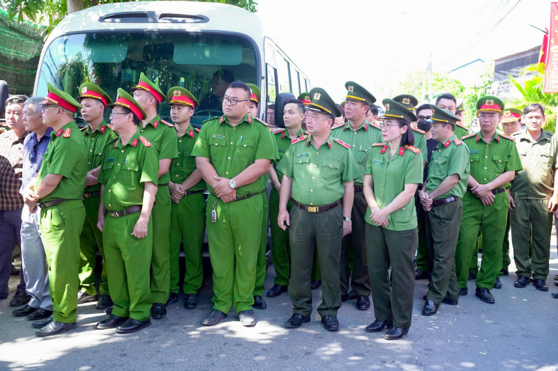 Nghẹn ngào tiễn biệt Thiếu tá Nguyễn Xuân Hải về miền mây trắng -0