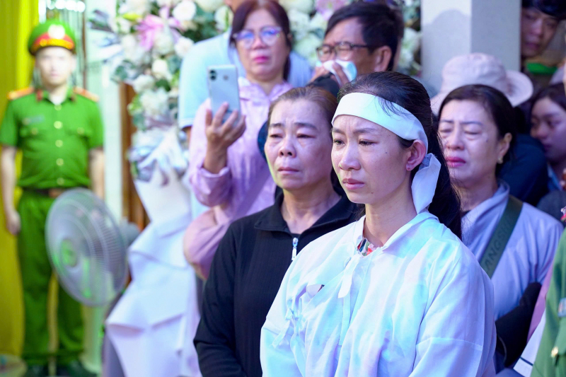 Nghẹn ngào tiễn biệt Thiếu tá Nguyễn Xuân Hải về miền mây trắng -0