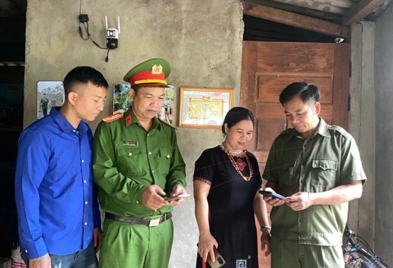 Công an xã giúp dân tích hợp tài khoản an sinh xã hội trên VNeiD -0