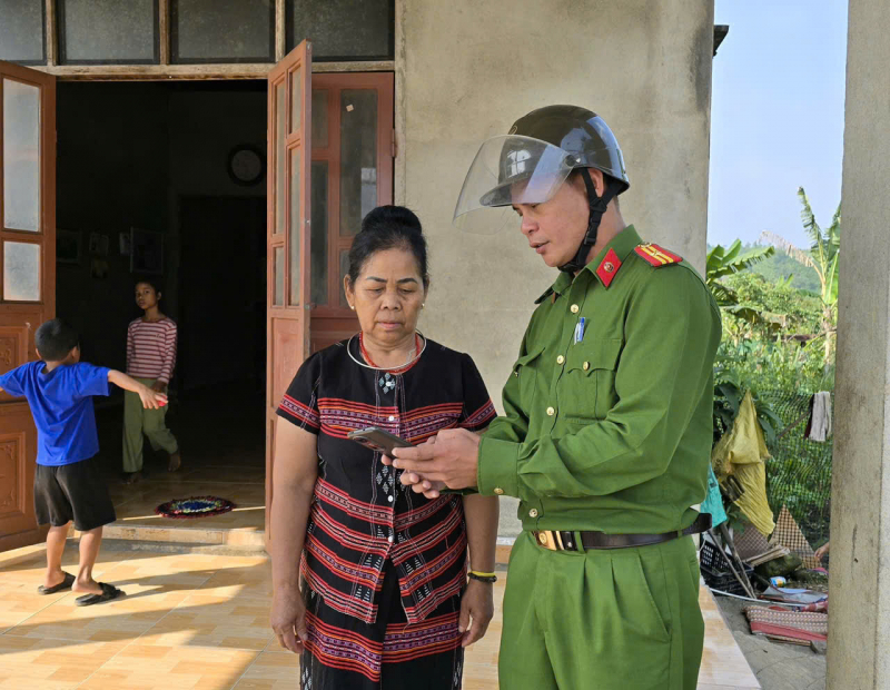 Công an xã giúp dân tích hợp tài khoản an sinh xã hội trên VNeiD -0