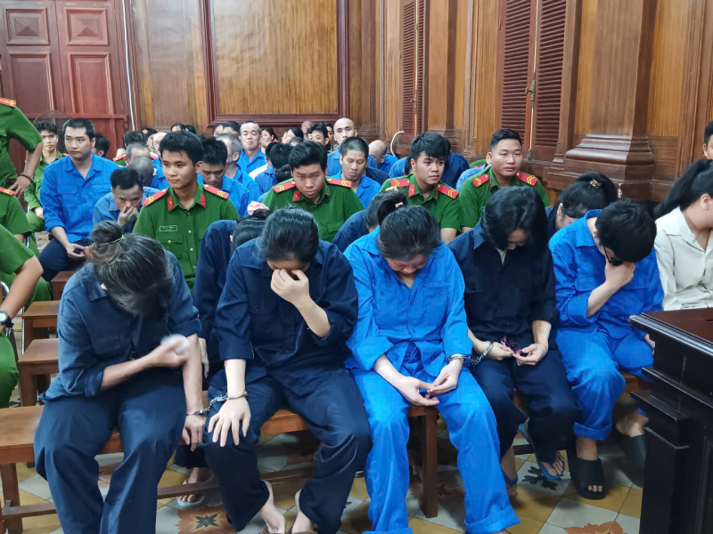 “Gia đình” mua bán ma túy cùng nhau lãnh án -0