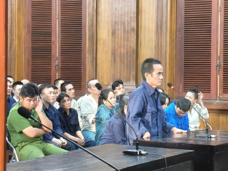 “Gia đình” mua bán ma túy cùng nhau lãnh án -0