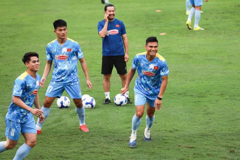 HLV Kim Sang Sik và học trò “chơi” trò gì trong các buổi tập của ĐTQG Việt Nam? -0