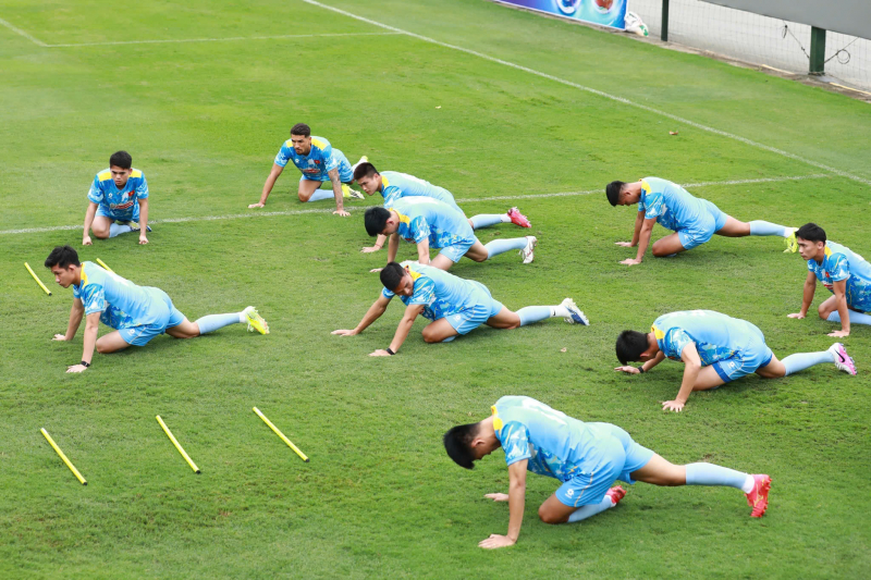 HLV Kim Sang Sik và học trò “chơi” trò gì trong các buổi tập của ĐTQG Việt Nam? -0