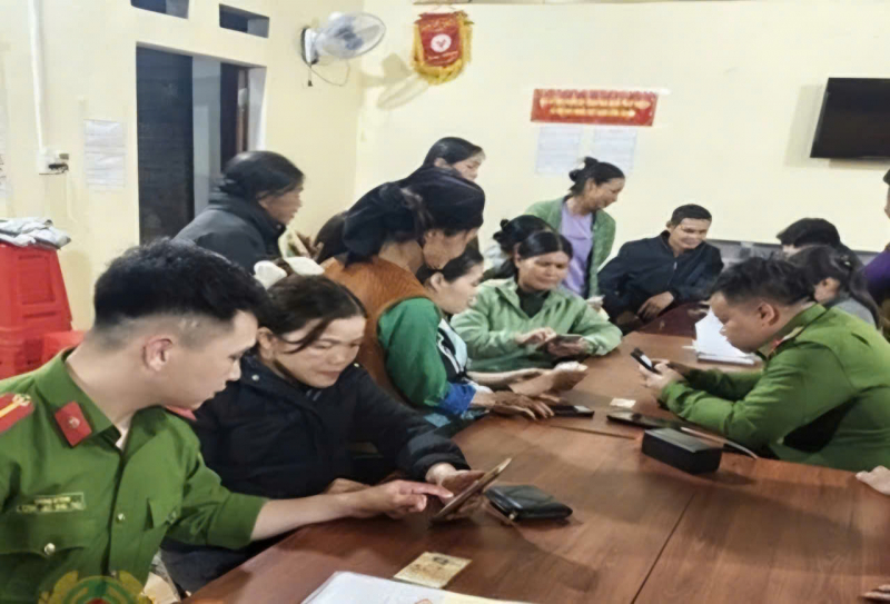 Công an Lạng Sơn tích cực đưa tiện ích số và an toàn đến với người dân -0