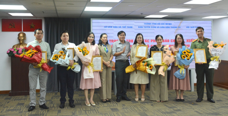 TP Hồ Chí Minh khen thưởng 70 tác phẩm báo chí xuất sắc viết về thành phố -2
