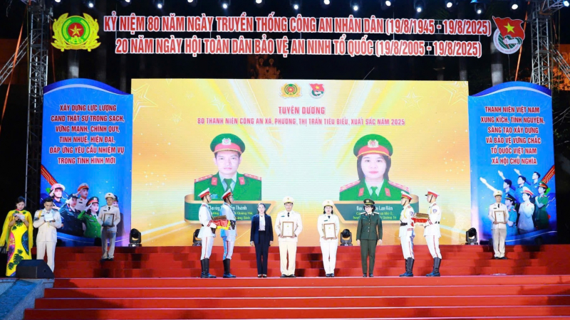 Nữ Đại úy “Ba nhất” của bản làng vùng cao Quảng Trị -0