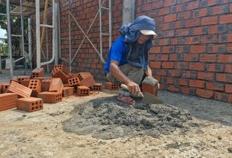 Vật liệu xây dựng “đội giá”, nhiều công trình dân sinh ở Huế thi công cầm chừng -0